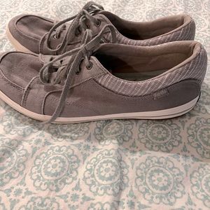 Size 9 comfort memory foam walking KEDS. worn but no flaws. Good shape